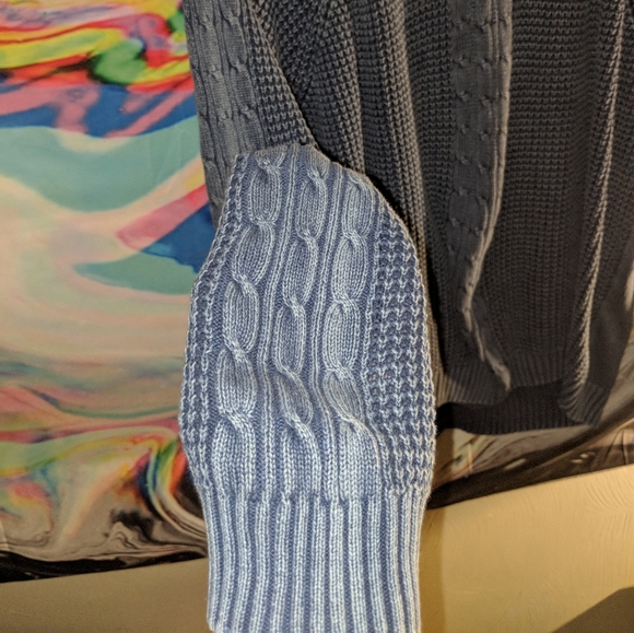 Light Knitted Sweater - Picture 3 of 3